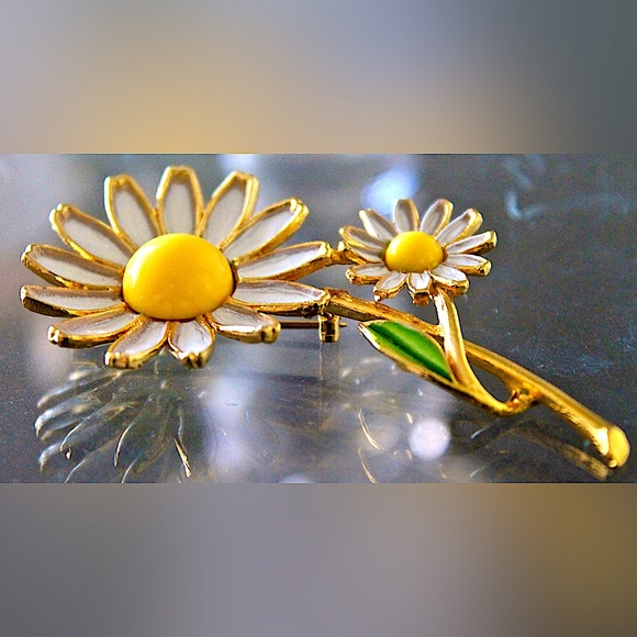 WEISS DAISY BROACH VINTAGE ALBERT WEISS WHITE YELLOW GOLD 3 INCH BY 2 INCH - Picture 4 of 6